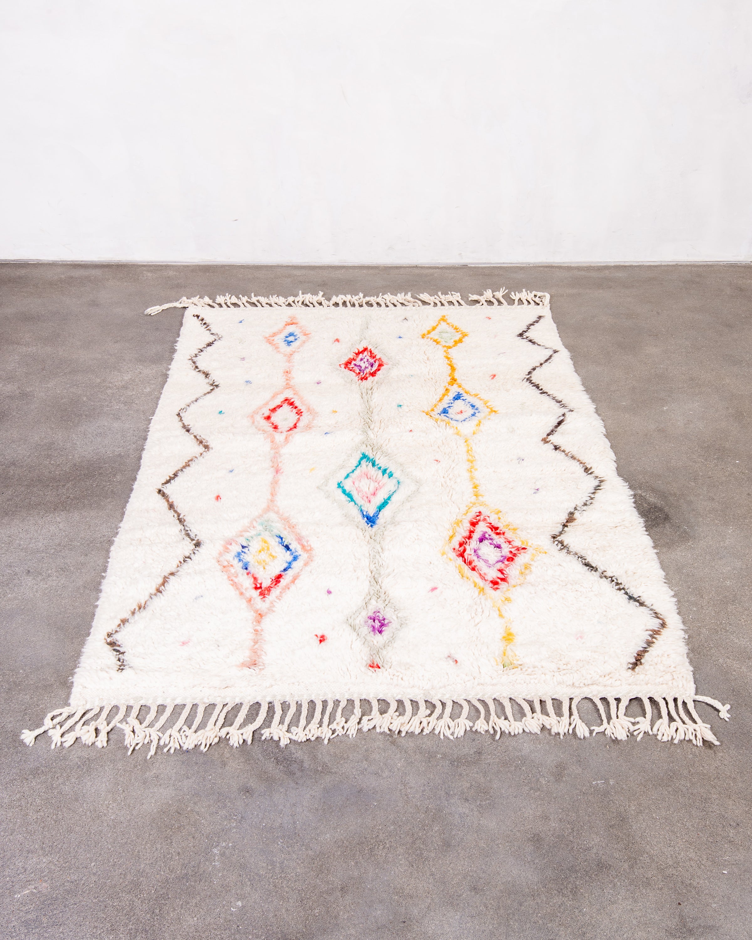Modern designer handcrafted Berber rug from morocco Beniourain with beautiful colors and patterns